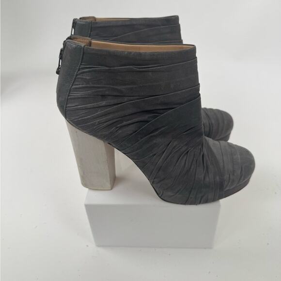 VPL by LD Tuttle Size 40.5 gathered leather gray heels with white heels - Picture 7 of 9